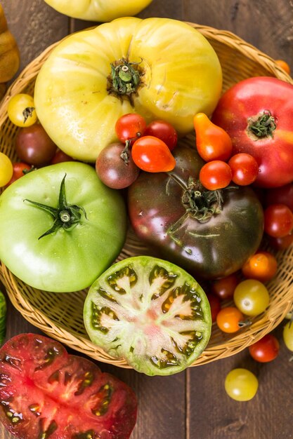 Bio-Erbstücktomaten vom Hinterhofbauernhof.