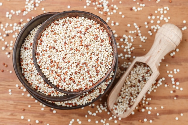 Bio gemischte rote und weiße Quinoa