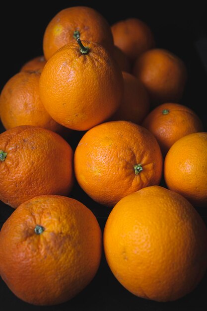 Bio-Orangen aus dem spanischen Mittelmeerraum. Frische, organische und duftende Orangen