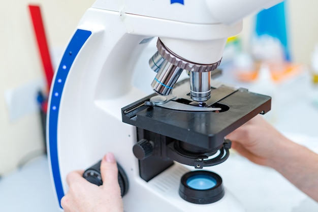 Biochemie-Labormikroskop Professionelle chemische wissenschaftliche Analyse