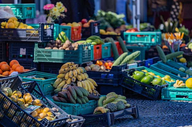 Biofrutas e legumes frescas e saudáveis no mercado de Santana Madeira Portugal