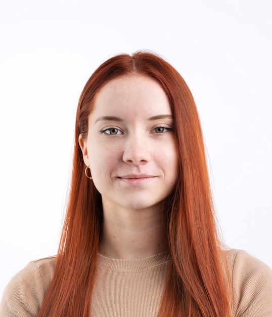 Biometrisches Passfoto von attraktiver weiblicher, natürlich aussehender, gesunder Haut