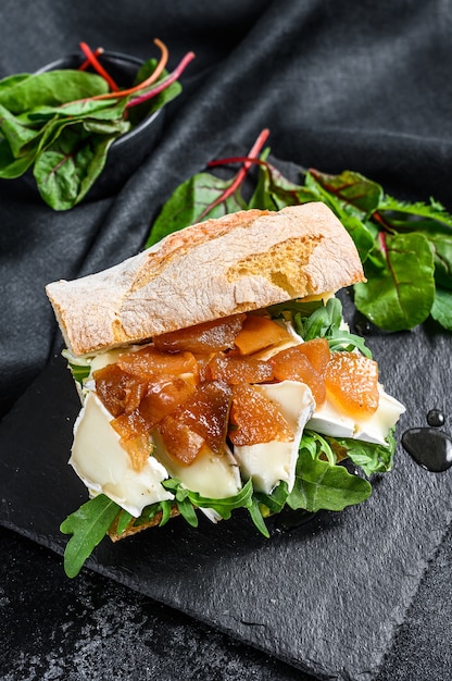 Birnenbruschetta mit Ziegenkäse