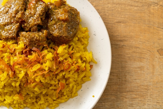 Biryani de ternera o arroz al curry y ternera