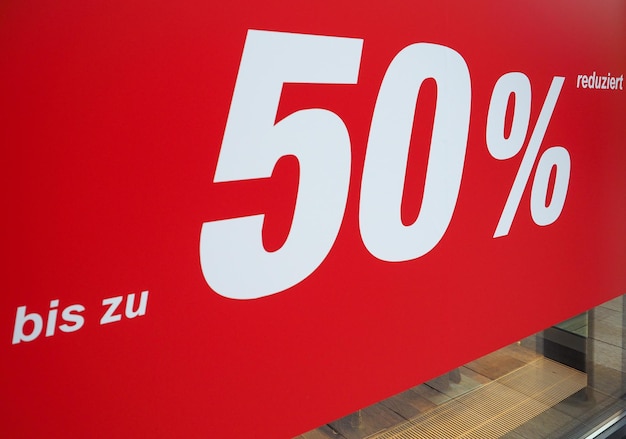 Bis zu 50% reduziert (hasta 50% de descuento)