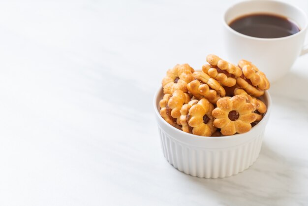 Biscoito com geléia de abacaxi