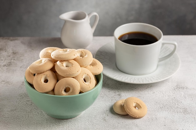 Biscoito de coco biscoitos de coco em uma tigela