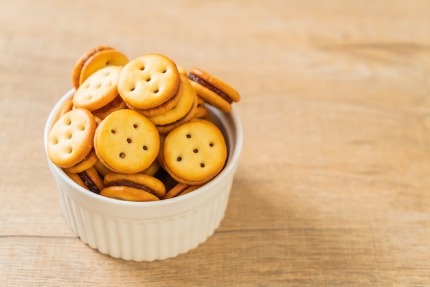 biscoito de coco com geleia de abacaxi