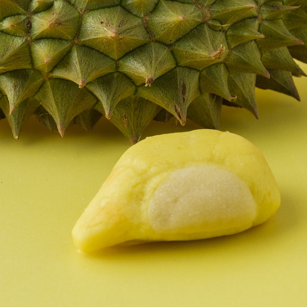 Biscoito de Durian e ovo salgado com formato de Durian