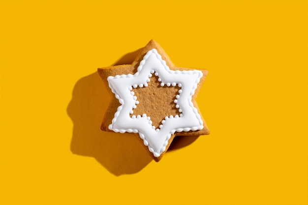 Biscoito de gengibre doce decoração padaria arte de comida biscoito em forma de estrela marrom com adorno de glacê branco