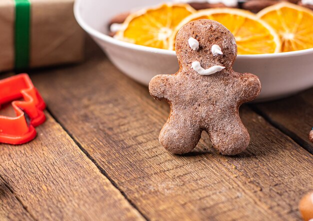 Foto biscoito de gengibre natal ano novo doce sobremesa homem biscoito ginge refeição lanche