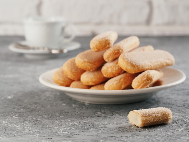 biscoito de ladyfinger savoiardi