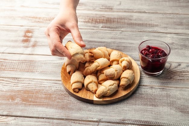 Biscoito de shortbread saboroso com geléia