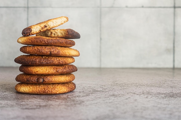 Biscoitos caseiros de amendoim com chocolate