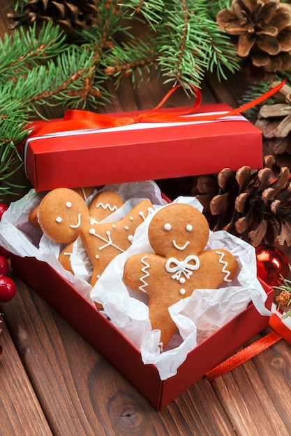 Biscoitos caseiros de homem-biscoito de Natal