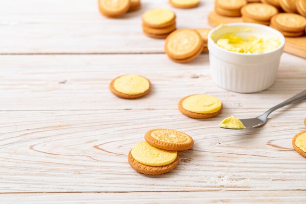 biscoitos com creme de manteiga