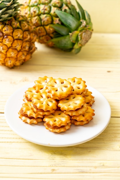 biscoitos com geleia de abacaxi