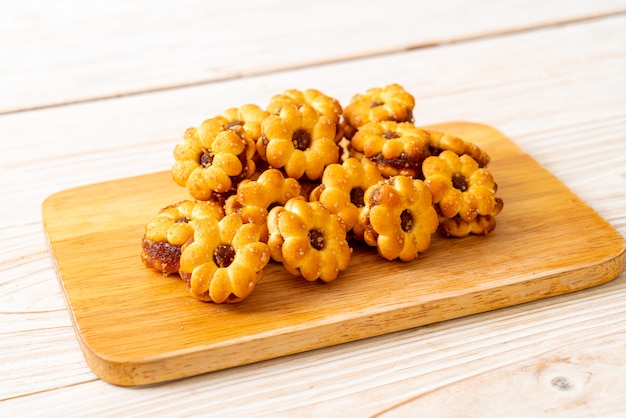 Biscoitos com geléia de abacaxi