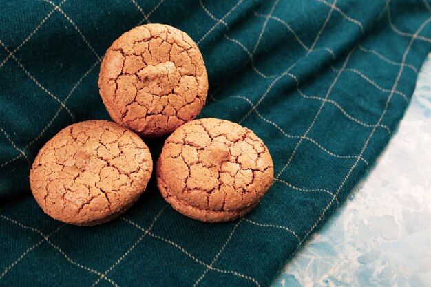 biscoitos com gotas de chocolate amargo