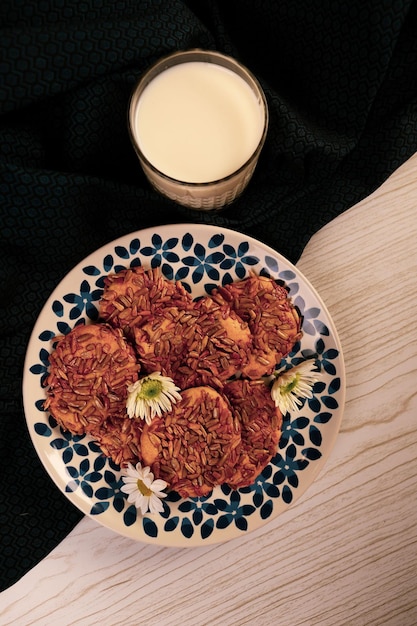 biscoitos com gotas de chocolate amargo