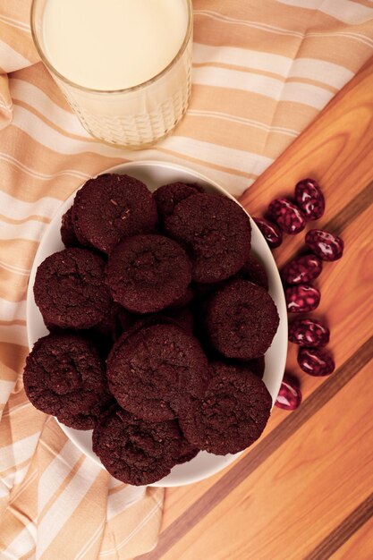 biscoitos com gotas de chocolate amargo