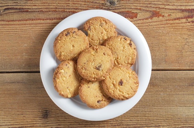 Biscoitos com nozes no prato