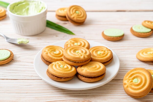 biscoitos com pandan e creme de leite