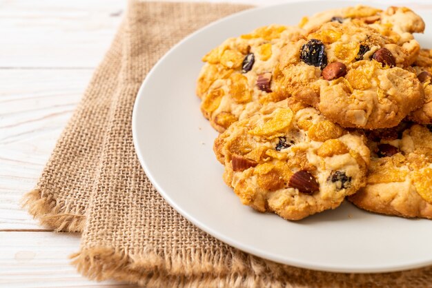 Biscoitos com passas floco de milho e amêndoas