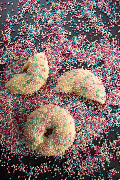 Foto biscoitos de açúcar coloridos