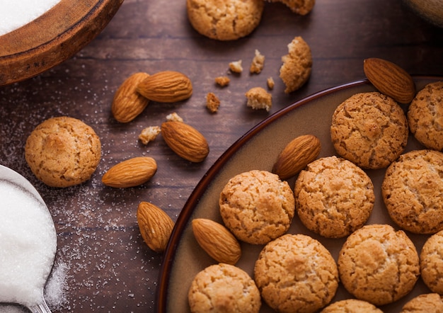 Biscoitos de amêndoa caseiros com cappuccino