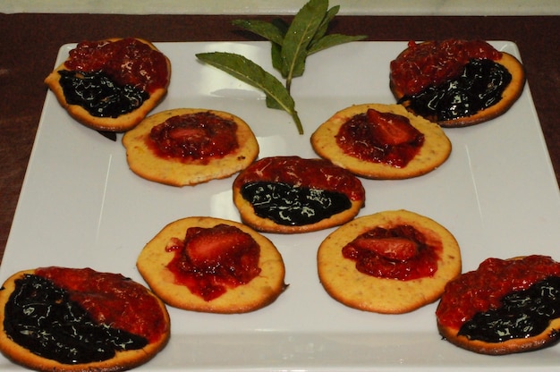 Biscoitos de amêndoa com banho de geléia