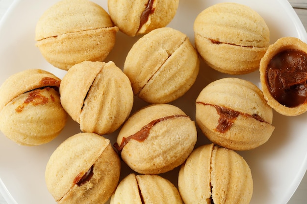 Biscoitos de Amendoim com Leite Condensado Doces e deliciosos Biscoitos de Nozes com Leite Condensado