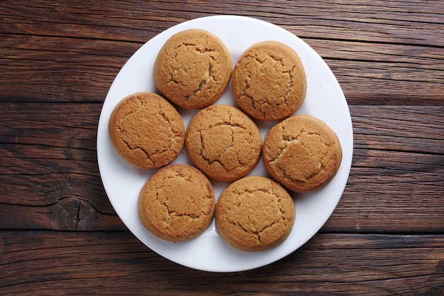 Biscoitos de aveia caseiros no prato