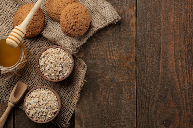 Biscoitos de aveia, mel e aveia secos