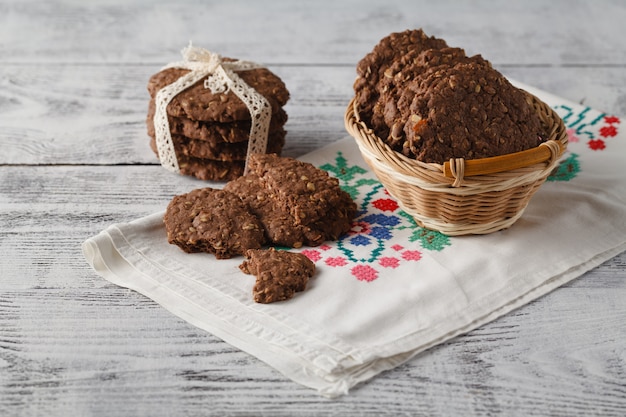 Biscoitos de aveia na mesa