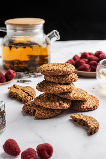 Foto biscoitos de aveia sem açúcar. nutrição adequada, dieta baixa em carboidratos