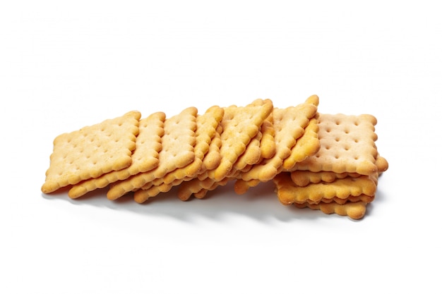 Biscoitos de bolacha isolados no branco