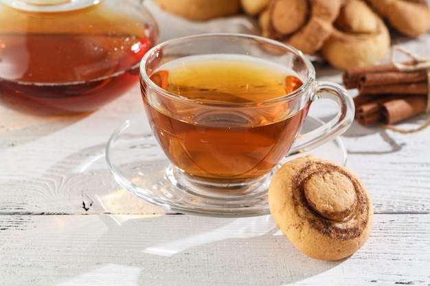 Foto biscoitos de canela com chá