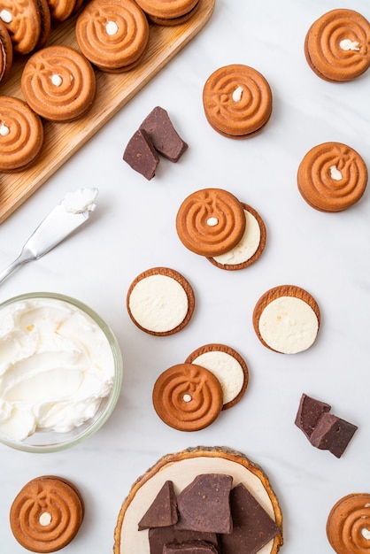 biscoitos de chocolate com creme