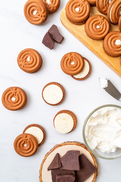 biscoitos de chocolate com creme