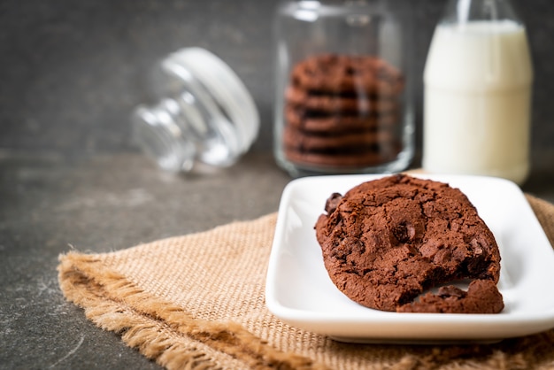 biscoitos de chocolate com gotas de chocolate