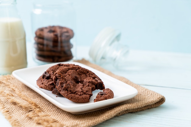 biscoitos de chocolate com pepitas de chocolate