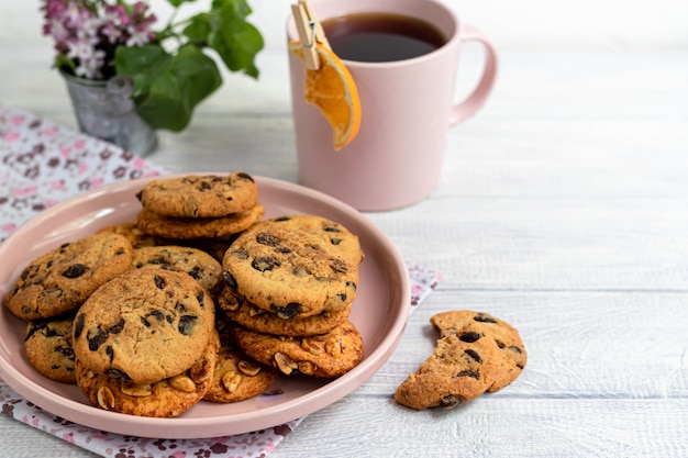 Biscoitos De Chocolate. Cozimento caseiro. Forma redonda