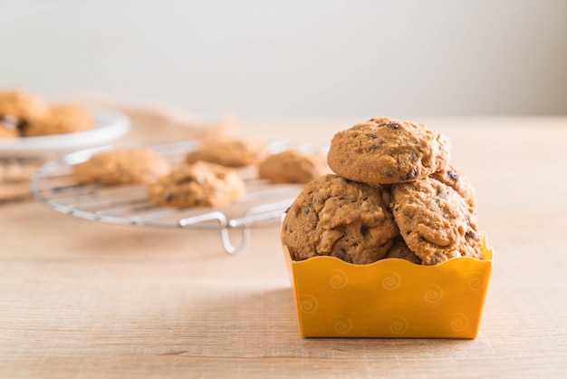 biscoitos de chocolate e castanha de caju