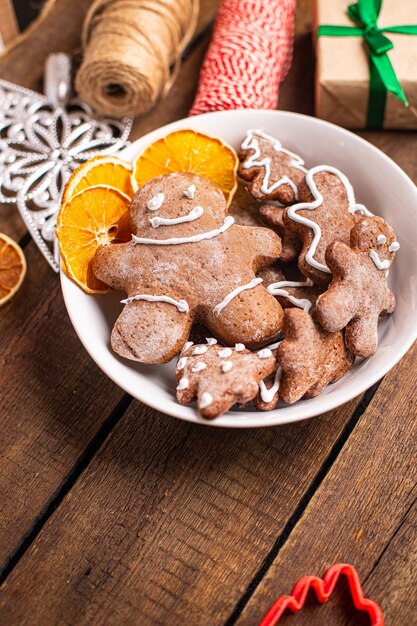 Biscoitos de gengibre cartão de natal doce ano novo doce sobremesa canela gengibre refeição fresca lanche