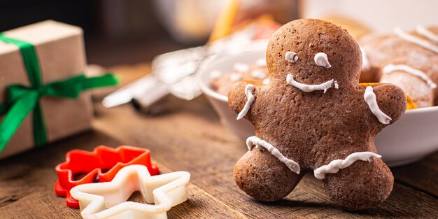 Biscoitos de gengibre cartão de natal doce ano novo doce sobremesa canela gengibre refeição fresca lanche