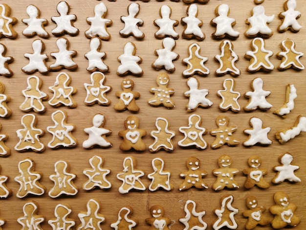 Foto biscoitos de gengibre caseiro de natal vista de cima comida festiva