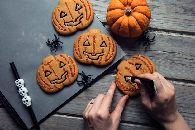 Biscoitos de gengibre de abóbora de halloween