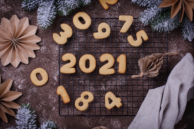 Biscoitos de gengibre de ano novo 2021