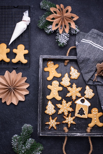 Biscoitos de gengibre tradicionais de natal